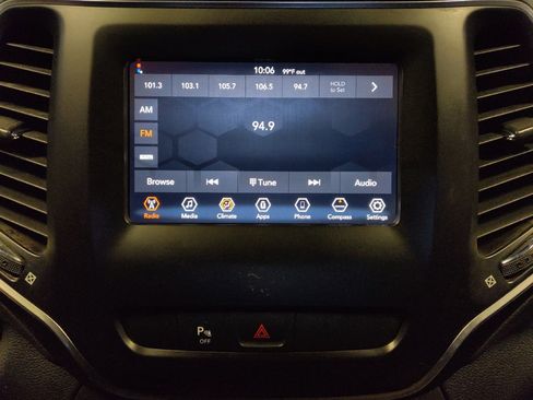 Used 2019 Jeep Cherokee Latitude Plus AWD/4WD image 25