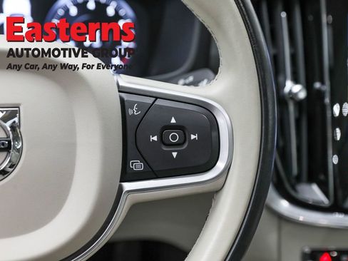 Used 2022 Volvo S60 B5 Momentum image 16