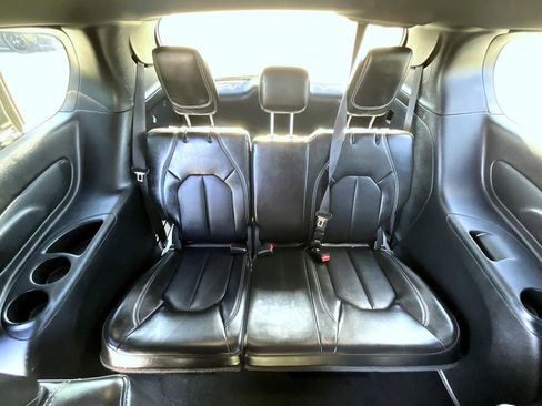 Used 2025 Chrysler Pacifica Select FWD image 19