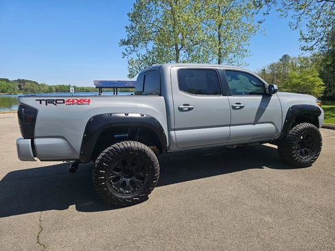 Used 2019 Toyota Tacoma TRD Off-Road AWD/4WD image 5