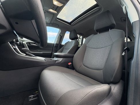 Used 2025 Toyota RAV4 XLE image 19