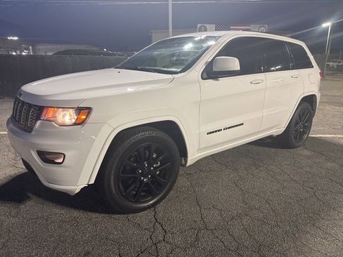 Used 2020 Jeep Grand Cherokee Altitude image 6
