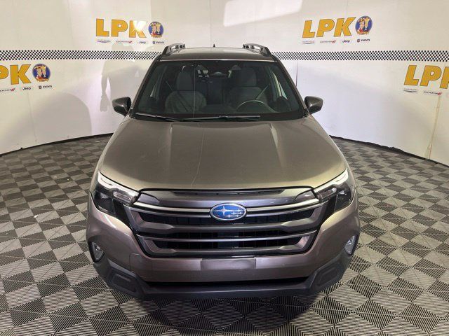 Used 2025 Subaru Forester Premium AWD/4WD image 8