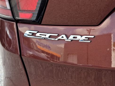 Used 2018 Ford Escape Titanium AWD/4WD image 33