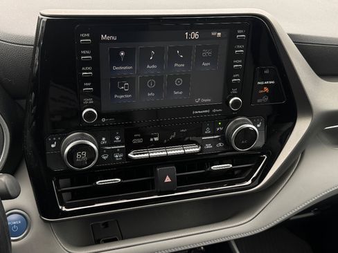 Used 2021 Toyota Highlander XLE image 17