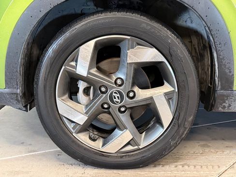 Used 2023 Hyundai Venue SEL image 25