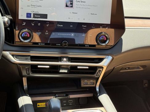 Used 2023 Lexus RX 350 Premium w/ Accessory Package AWD/4WD image 18