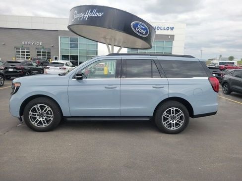 Used 2025 Ford Expedition Active AWD/4WD image 2