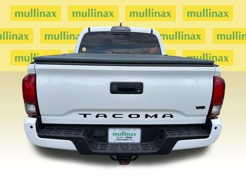 Used 2019 Toyota Tacoma TRD Off-Road w/ Technology Package AWD/4WD image 9