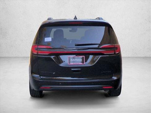 New 2026 Chrysler Pacifica Limited image 7
