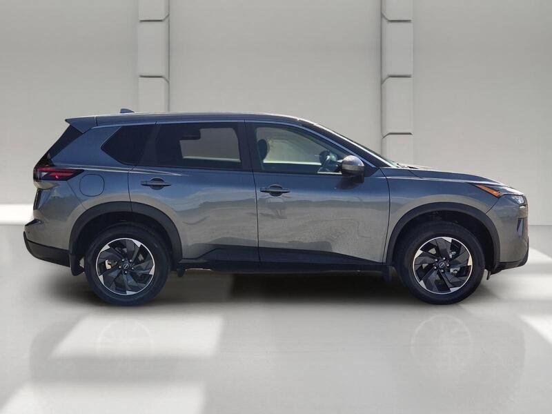 Used 2024 Nissan Rogue SV FWD image 6