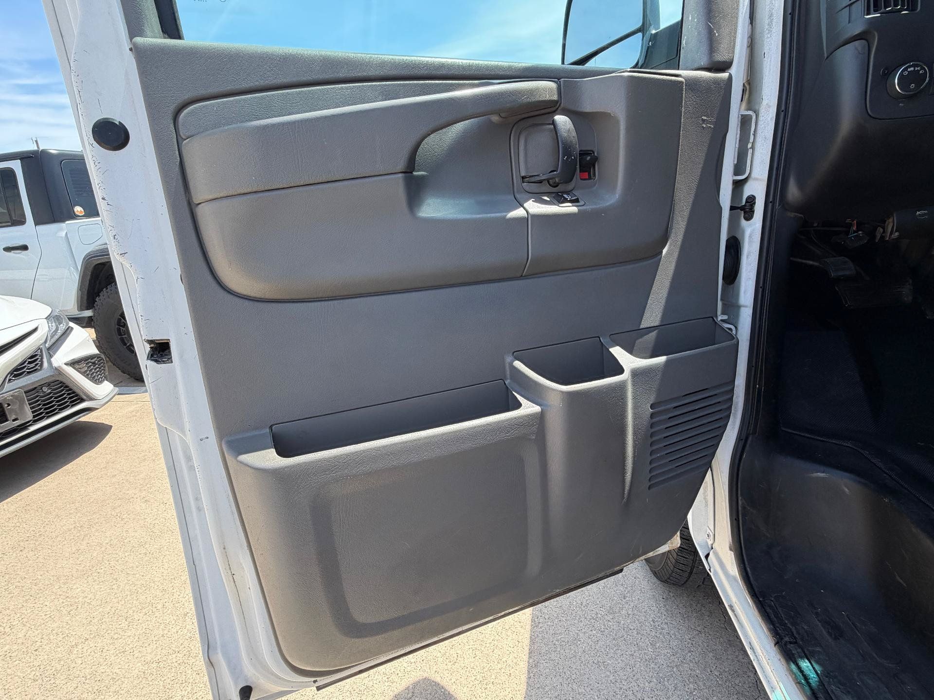 Used 2015 Chevrolet Express 2500 LT w/ LT Preferred Equipment Group RWD image 16