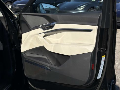 Used 2024 Audi Q8 e-tron Premium Plus image 25