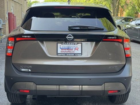 Used 2025 Nissan Kicks SV AWD/4WD image 23
