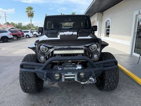Used 2016 Jeep Wrangler Unlimited Sahara w/ Connectivity Group AWD/4WD image 2