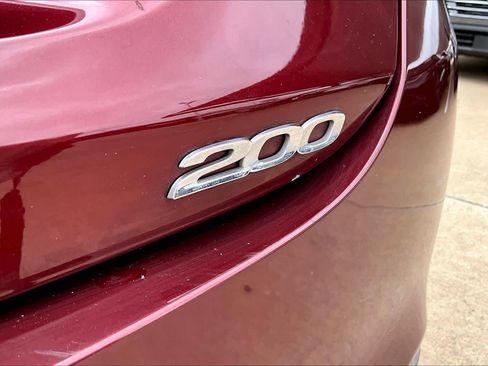 Used 2016 Chrysler 200 Limited image 8
