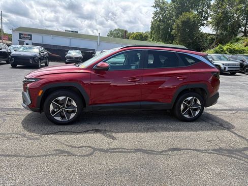 Certified 2025 Hyundai Tucson SEL AWD/4WD image 4
