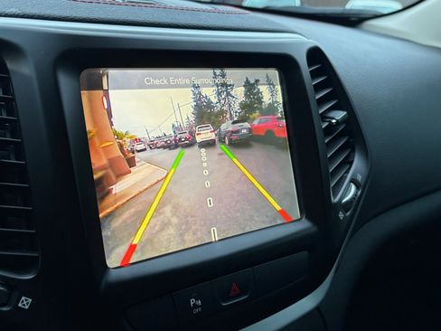 Used 2018 Jeep Cherokee Trailhawk image 48