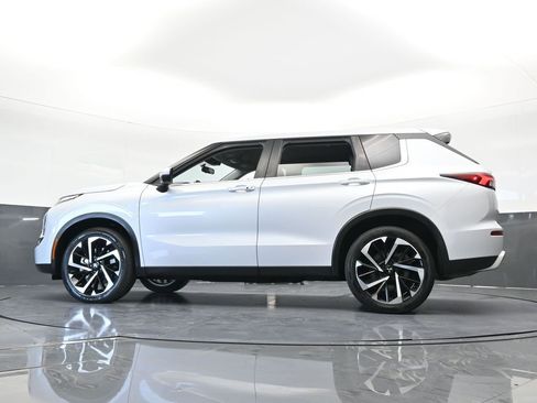 Used 2023 Mitsubishi Outlander SE image 66