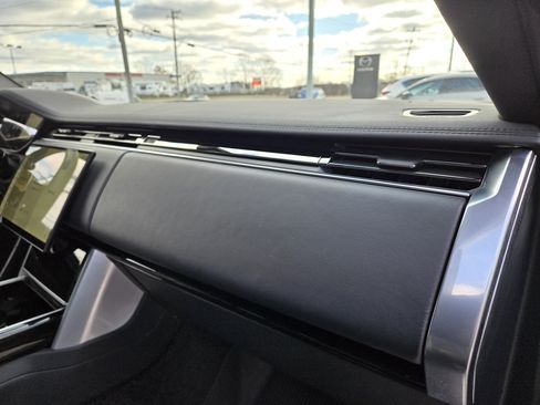 Certified 2024 Land Rover Range Rover SE image 17