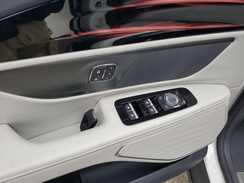 New 2026 Lincoln Nautilus Premier AWD/4WD image 18