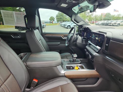 Certified 2025 Chevrolet Silverado 1500 High Country w/ High Country Premium Package AWD/4WD image 9