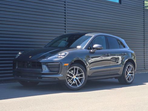 Certified 2025 Porsche Macan AWD/4WD image 1
