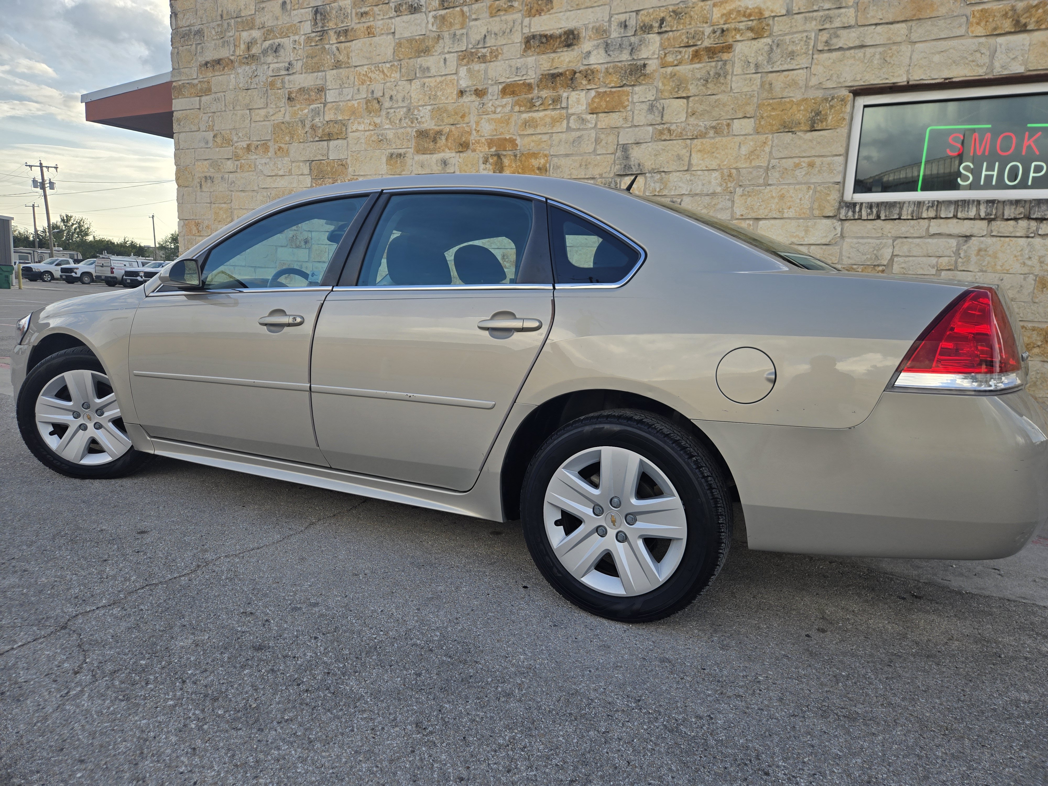 Used 2011 Chevrolet Impala LS FWD image 3