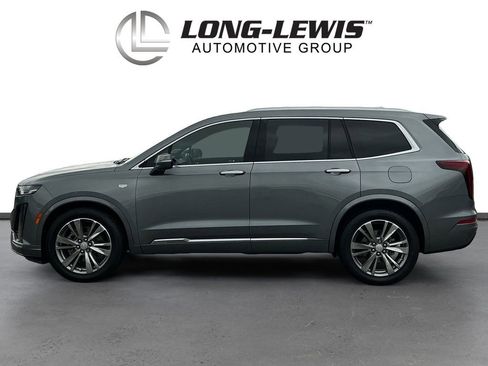 Used 2022 Cadillac XT6 Premium Luxury w/ Technology Package FWD image 2