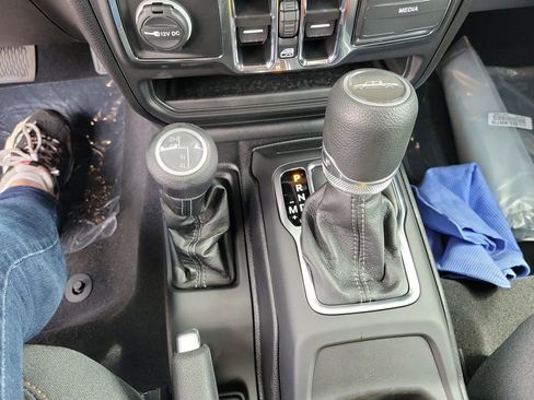 New 2025 Jeep Gladiator Sport image 23