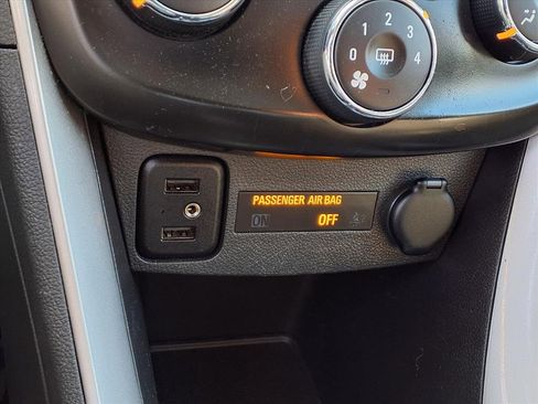 Used 2022 Chevrolet Trax LT w/ LT Convenience Package image 8