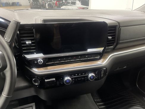 Used 2025 GMC Sierra 1500 Elevation image 29