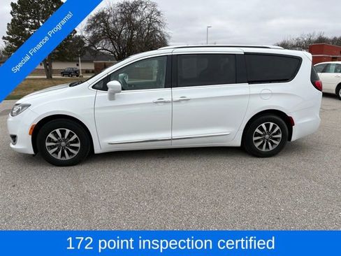 Used 2020 Chrysler Pacifica Touring-L Plus image 3