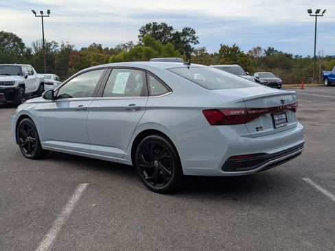 Used 2025 Volkswagen Jetta SE w/ Sunroof Package image 7