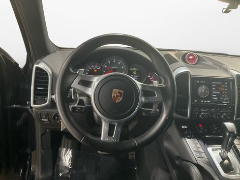 Used 2014 Porsche Cayenne S image 12