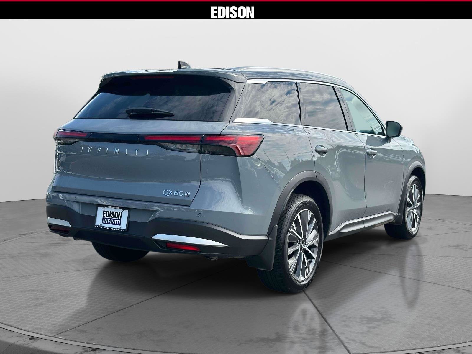 Used 2027 INFINITI QX60 Luxe w/ Cargo Package AWD/4WD image 4