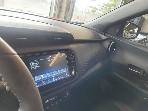 Used 2024 Nissan Kicks SR image 11
