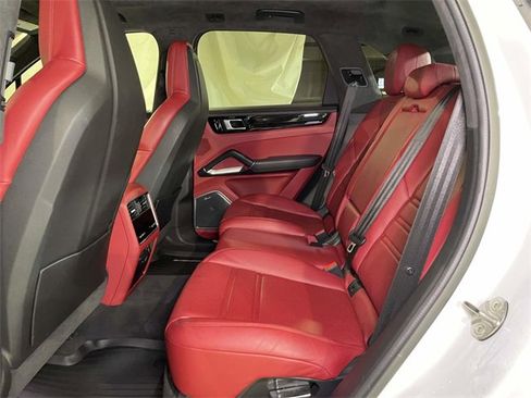 Used 2021 Porsche Cayenne Turbo image 17