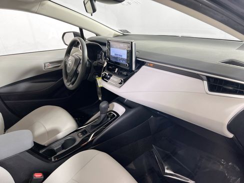 Used 2020 Toyota Corolla LE image 26