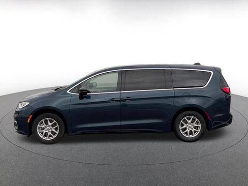 Used 2025 Chrysler Pacifica Select FWD image 8