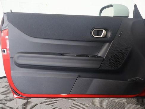 Used 2025 MINI Cooper 2-Door Hardtop image 7