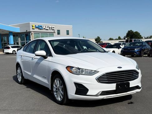 Used 2019 Ford Fusion SE FWD image 4