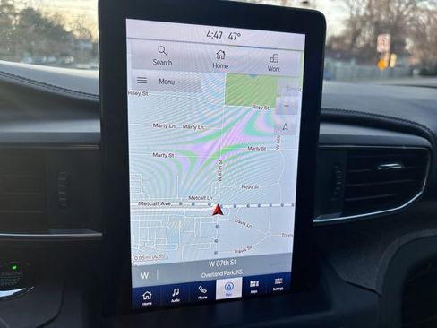 Used 2020 Ford Explorer Platinum w/ Premium Technology Package image 3