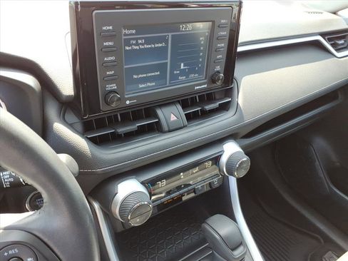 Used 2021 Toyota RAV4 XLE w/ Convenience Package image 14