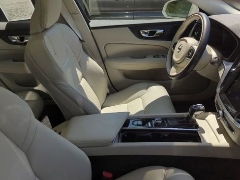 Used 2019 Volvo S60 T6 Momentum w/ Premium Package AWD/4WD image 7
