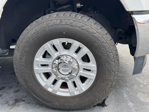 Used 2017 Ford F250 XLT image 2