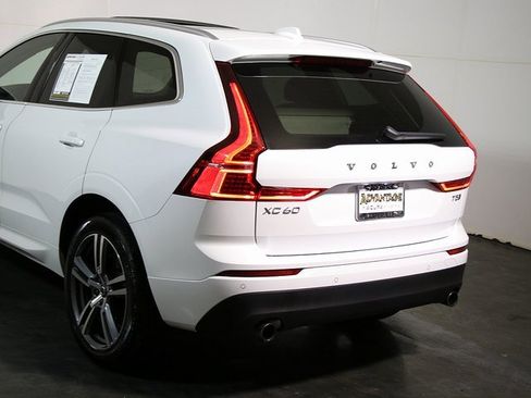 Used 2021 Volvo XC60 T5 Momentum w/ Protection Package image 11