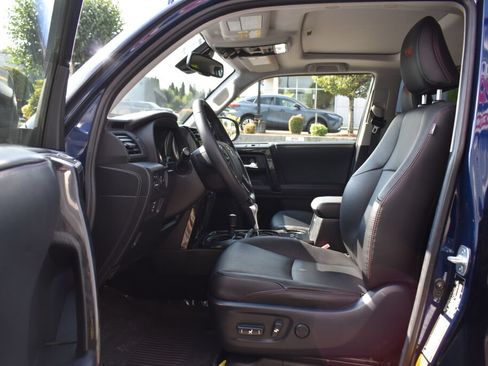 Used 2021 Toyota 4Runner TRD Off-Road Premium w/ Moonroof Package AWD/4WD image 18