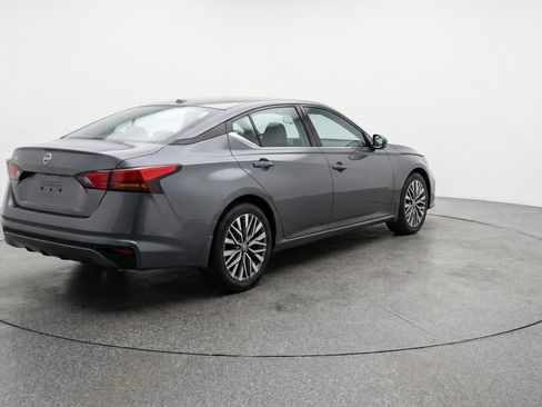 Used 2025 Nissan Altima 2.5 SV FWD image 9