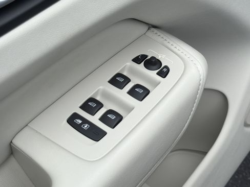 Certified 2023 Volvo XC60 B5 Plus w/ Protection Package FWD image 15